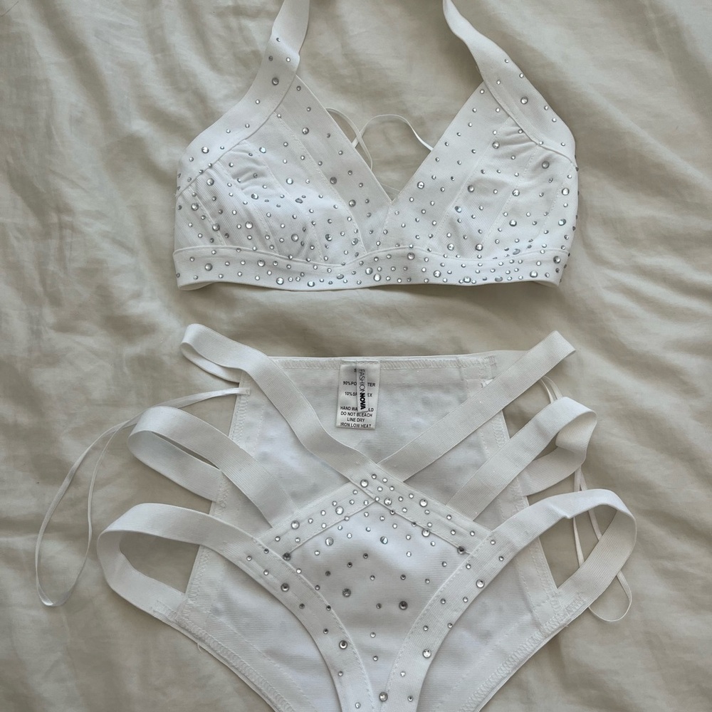 Fashionnova swimsuit set